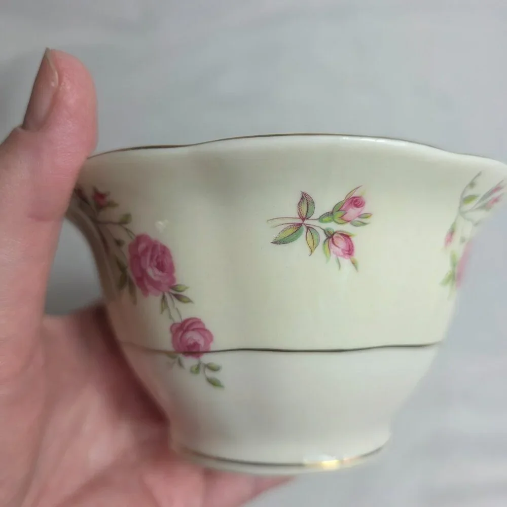 Theodore Haviland Delaware (New York) Sugar Bowl with Lid Ivory with Pink Roses